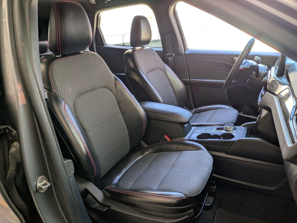 Used 2024 Ford Escape ST-Line AWD/4WD image 28