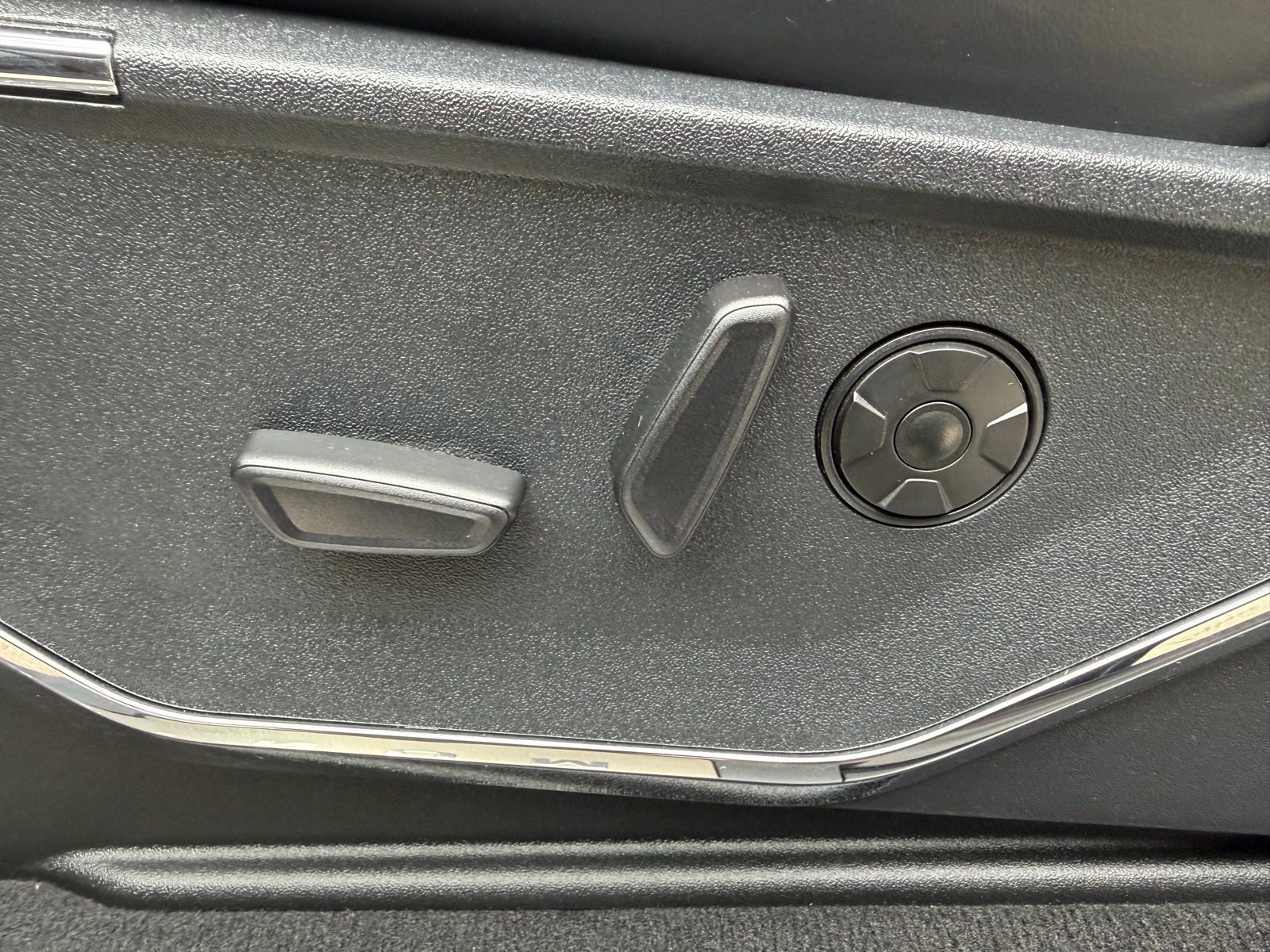 Used 2025 Ford F350 Platinum image 19