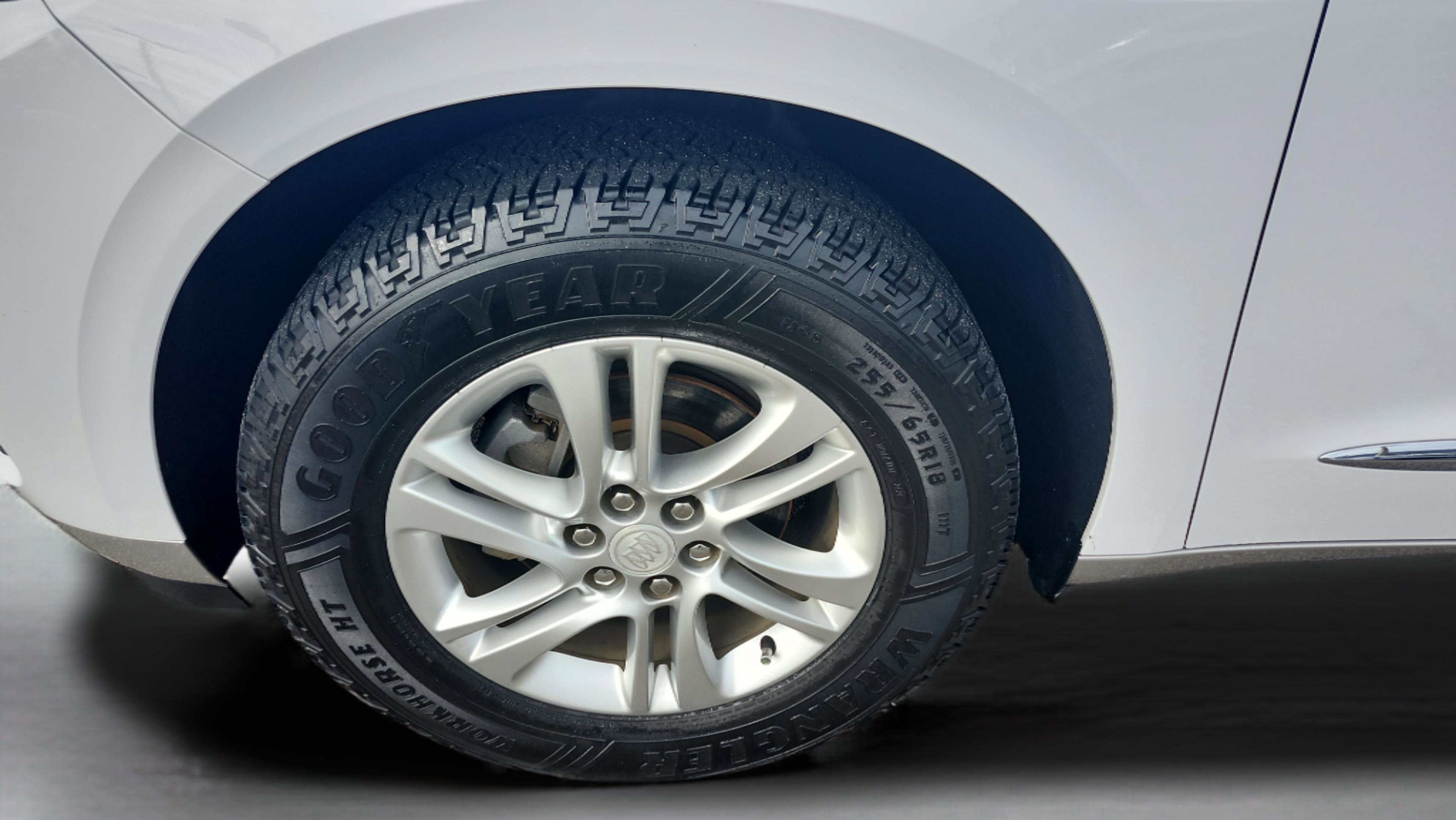 Used 2020 Buick Enclave Essence w/ Sound and Sites Package image 14