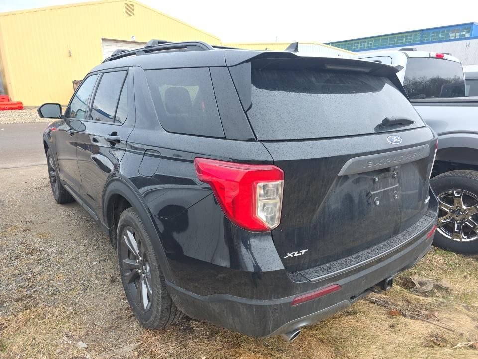 Used 2022 Ford Explorer XLT w/ Equipment Group 202A image 5