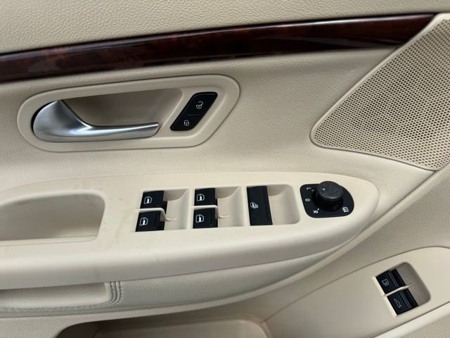 Used 2010 Volkswagen Eos Lux FWD image 24