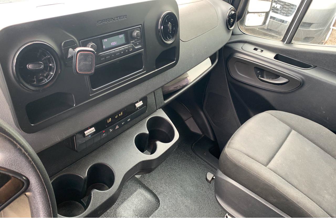 Used 2021 Mercedes-Benz Sprinter 2500 image 32