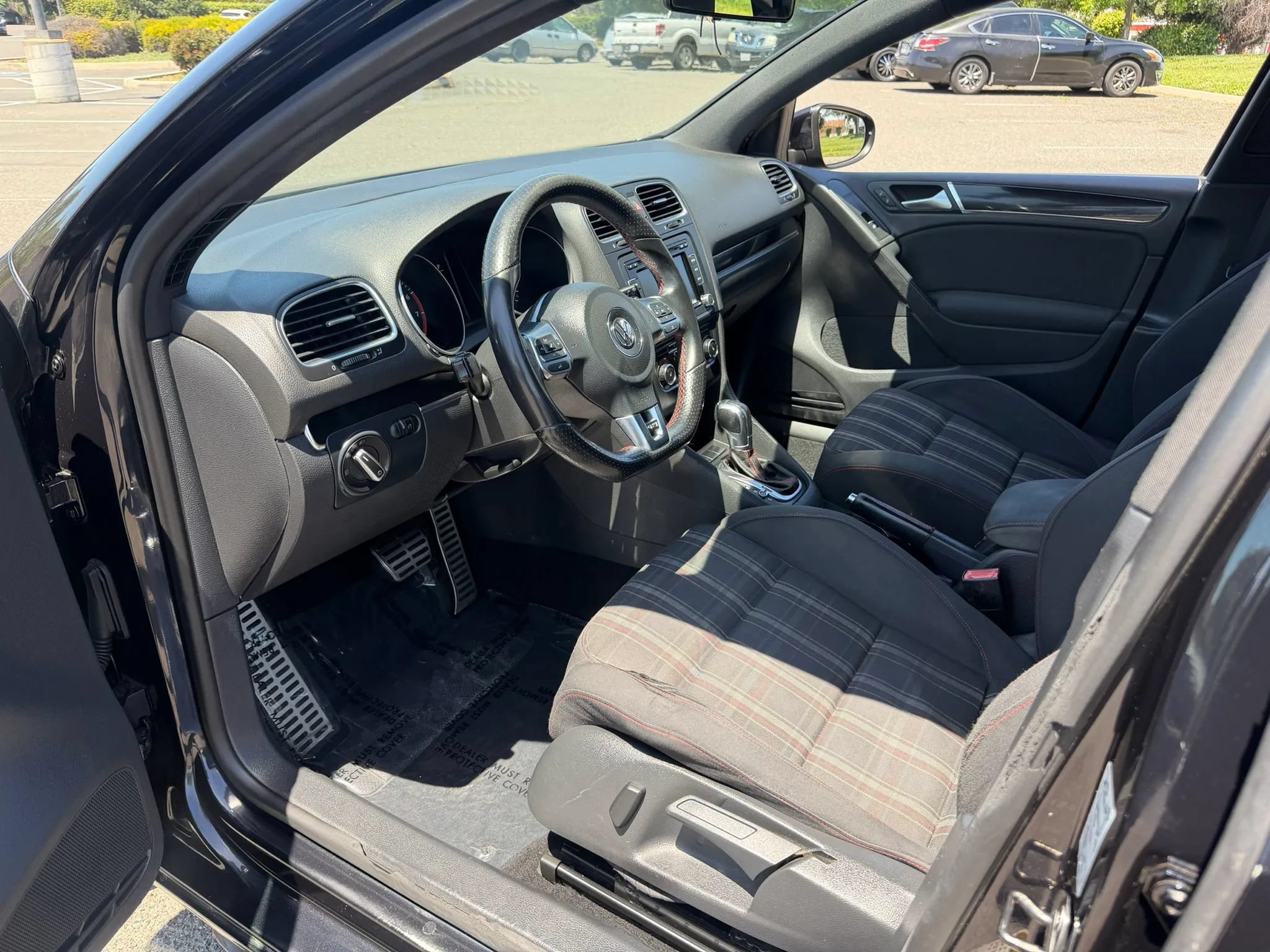 Used 2011 Volkswagen GTI 4-Door FWD image 10
