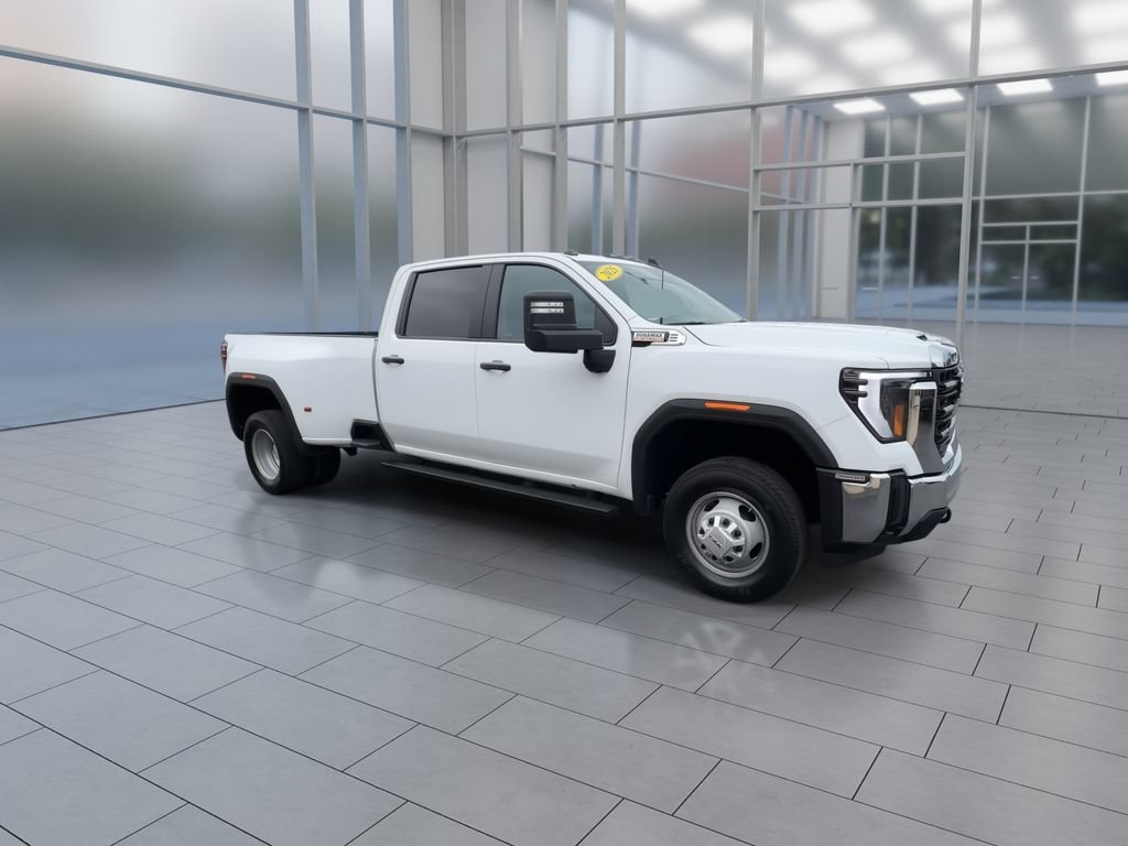 Used 2025 GMC Sierra 3500 Pro AWD/4WD image 2