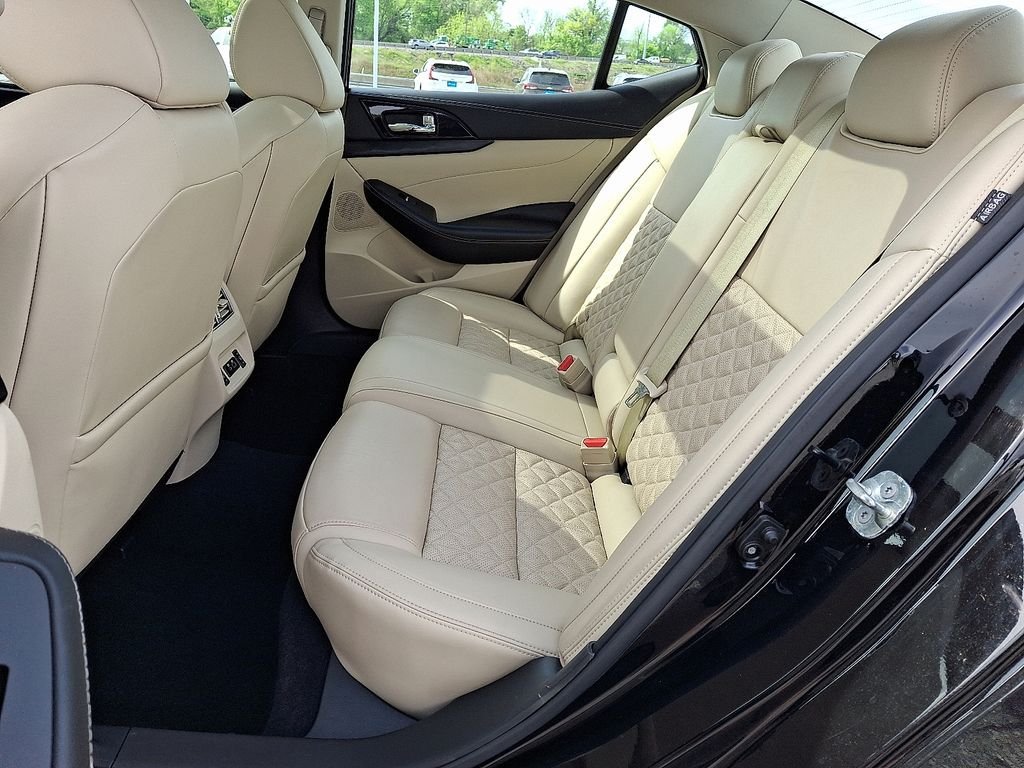 Used 2023 Nissan Maxima Platinum FWD image 11