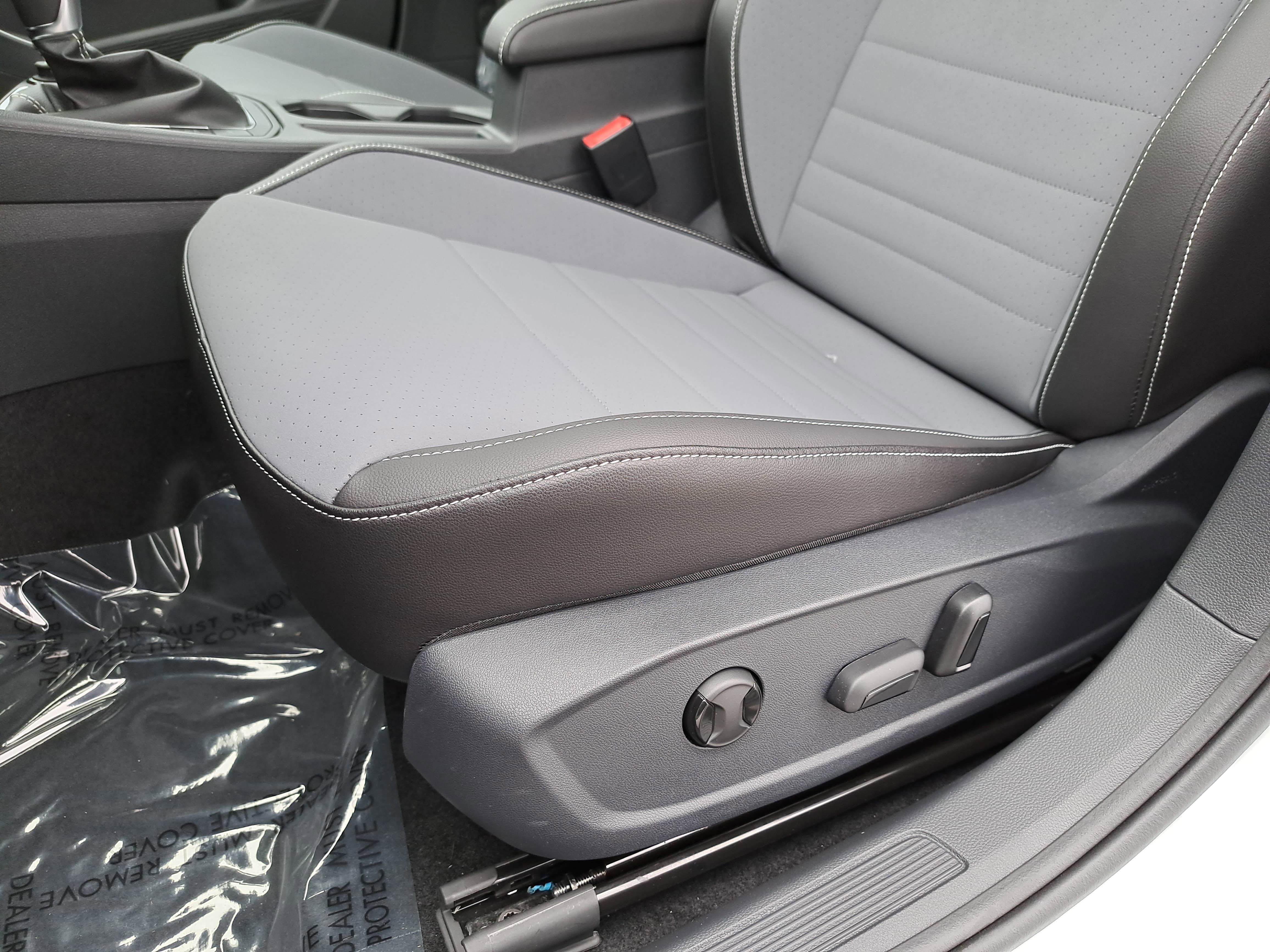 New 2026 Volkswagen Jetta SE FWD image 26