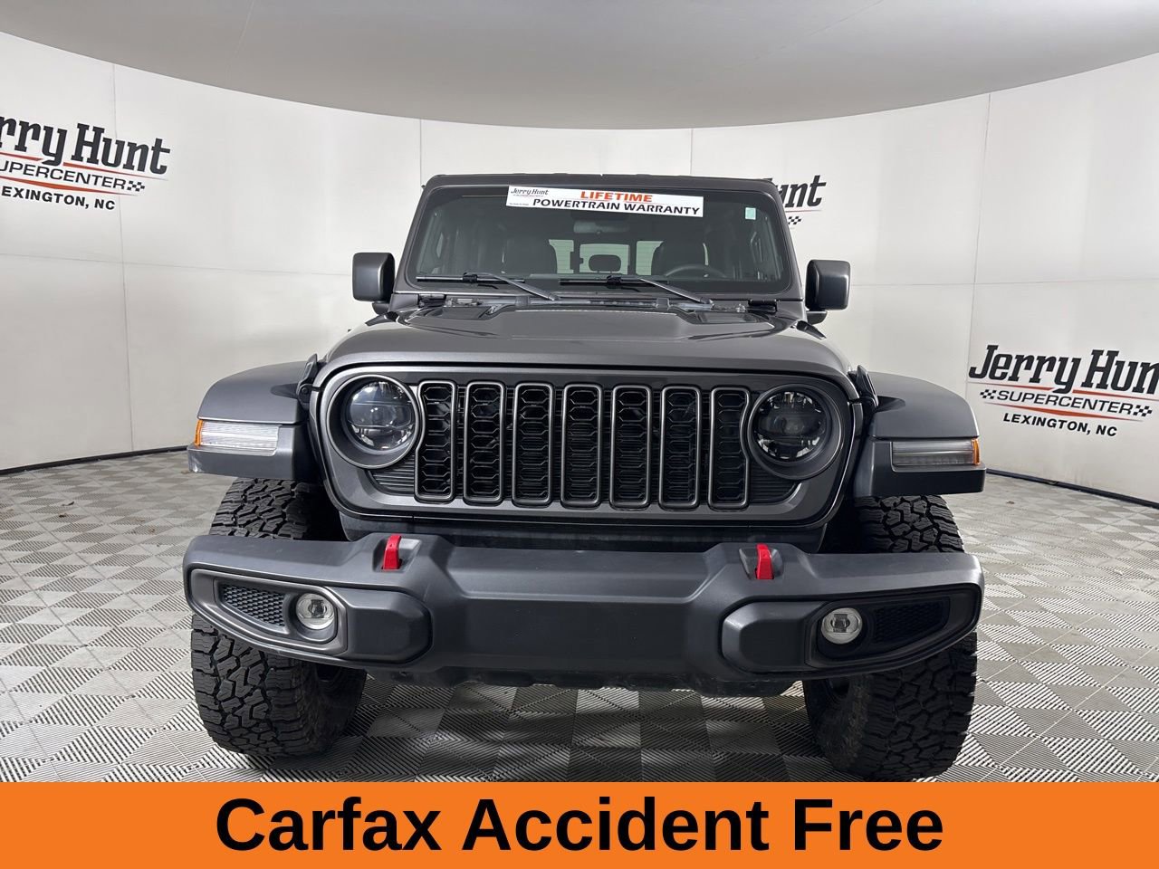 Used 2024 Jeep Gladiator Rubicon w/ Convenience Group AWD/4WD image 3