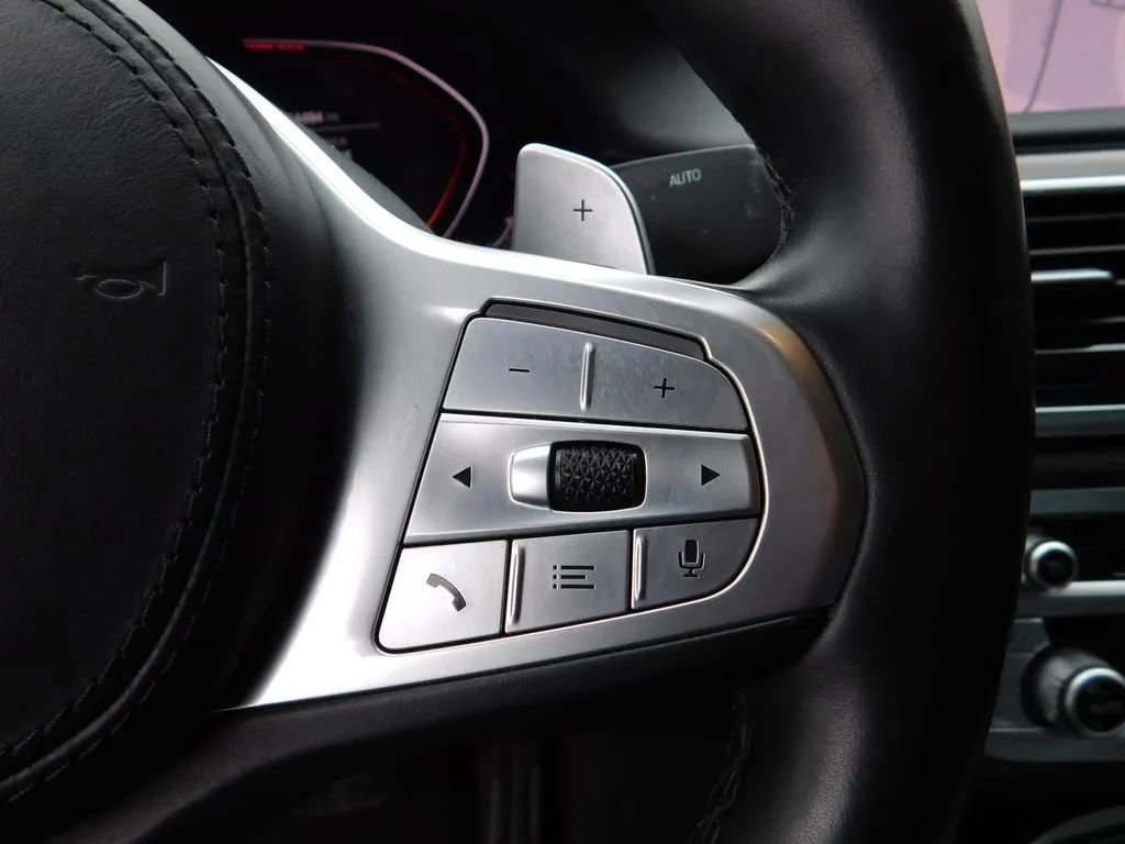 Used 2022 BMW 740i xDrive w/ M Sport Package image 22