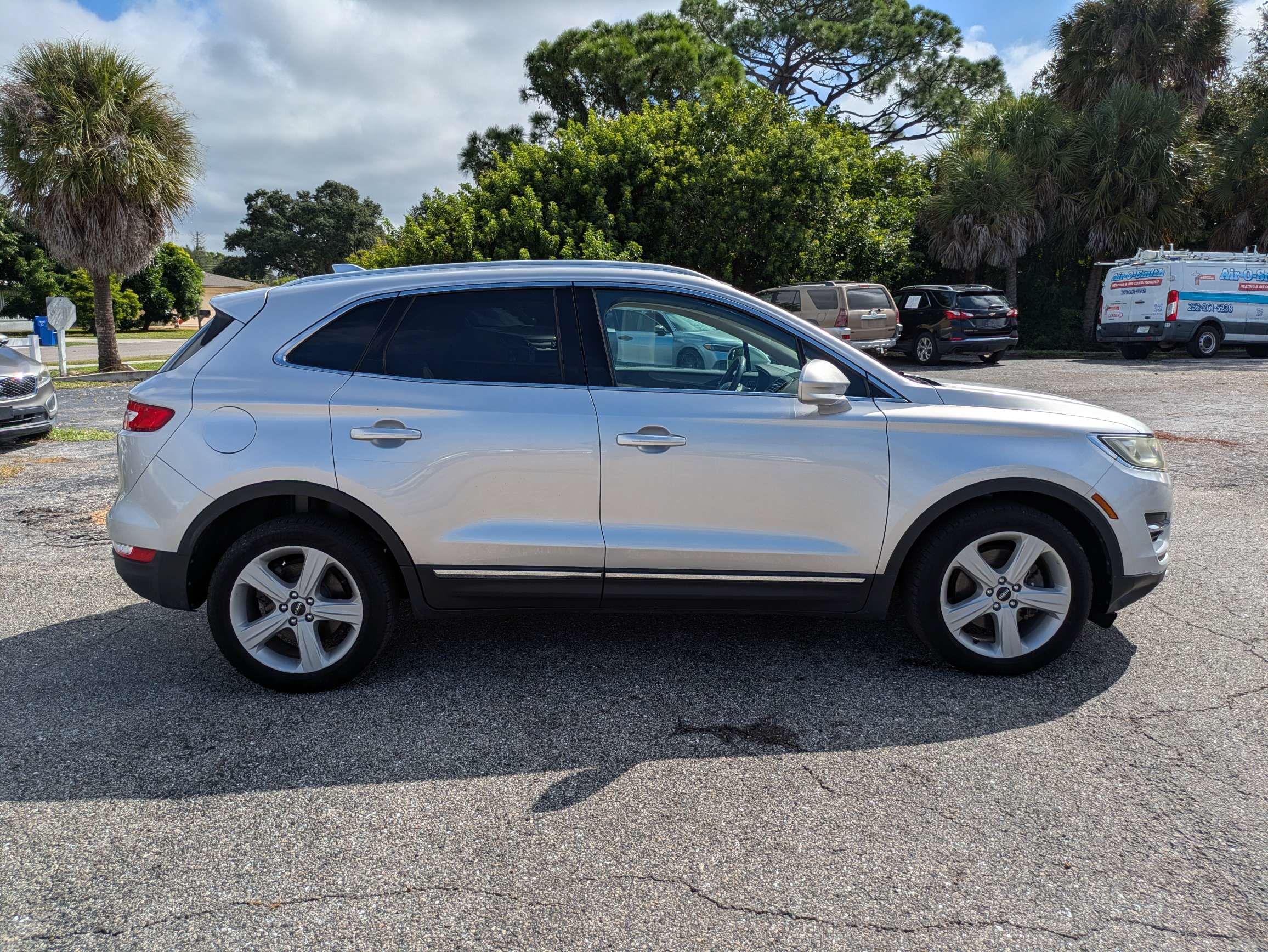 Used 2017 Lincoln MKC Premiere FWD image 3