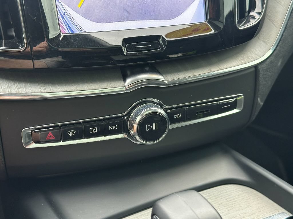 Used 2025 Volvo XC60 B5 Plus AWD/4WD image 36