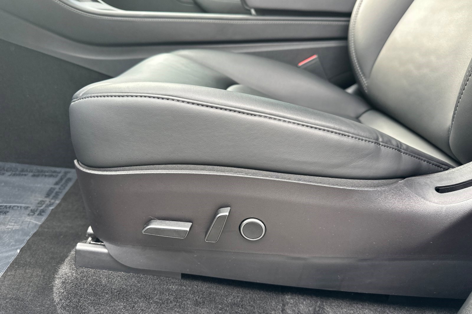 Used 2022 Tesla Model Y Long Range image 14