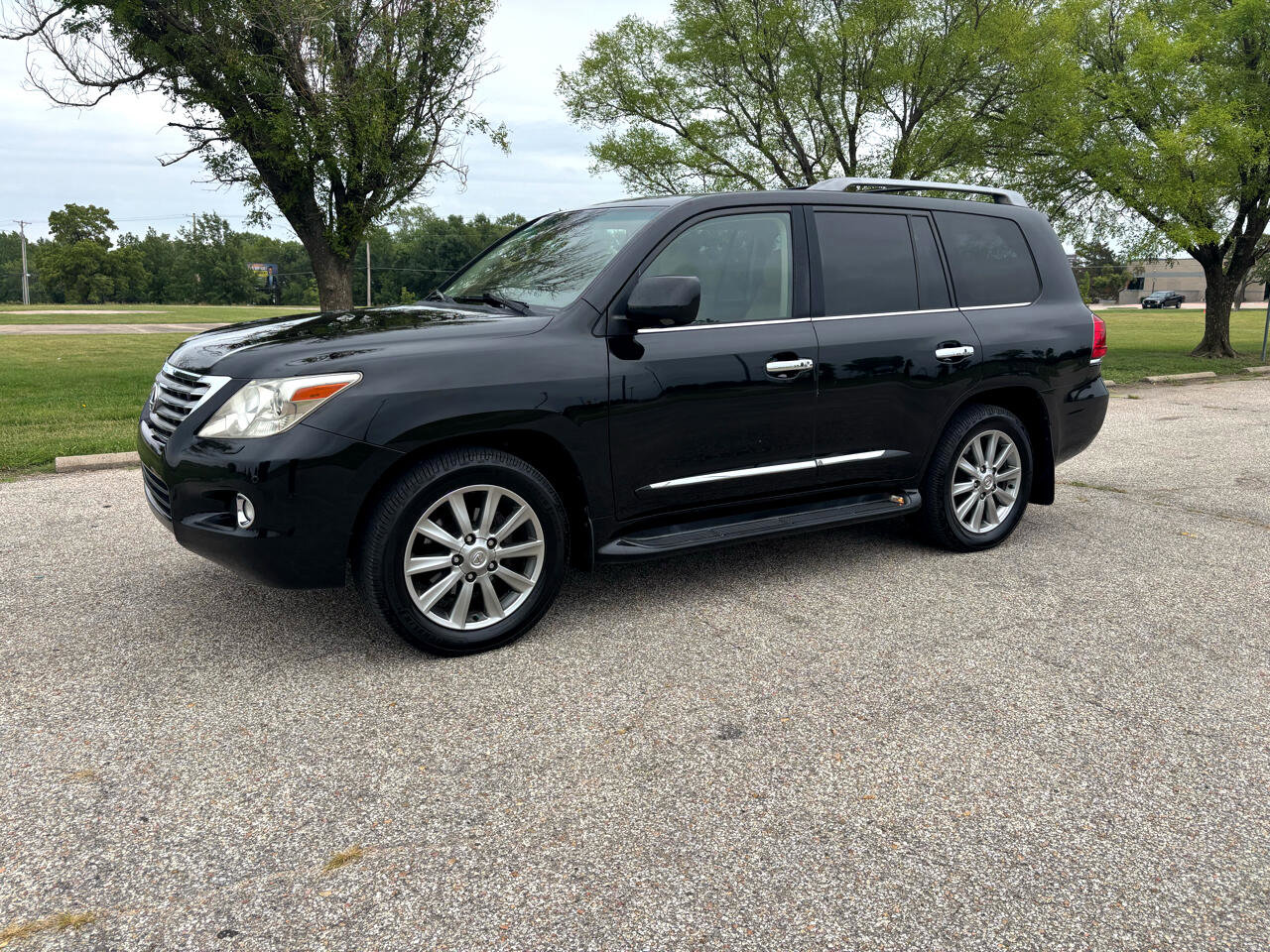 Used 2009 Lexus LX 570 4WD image 2