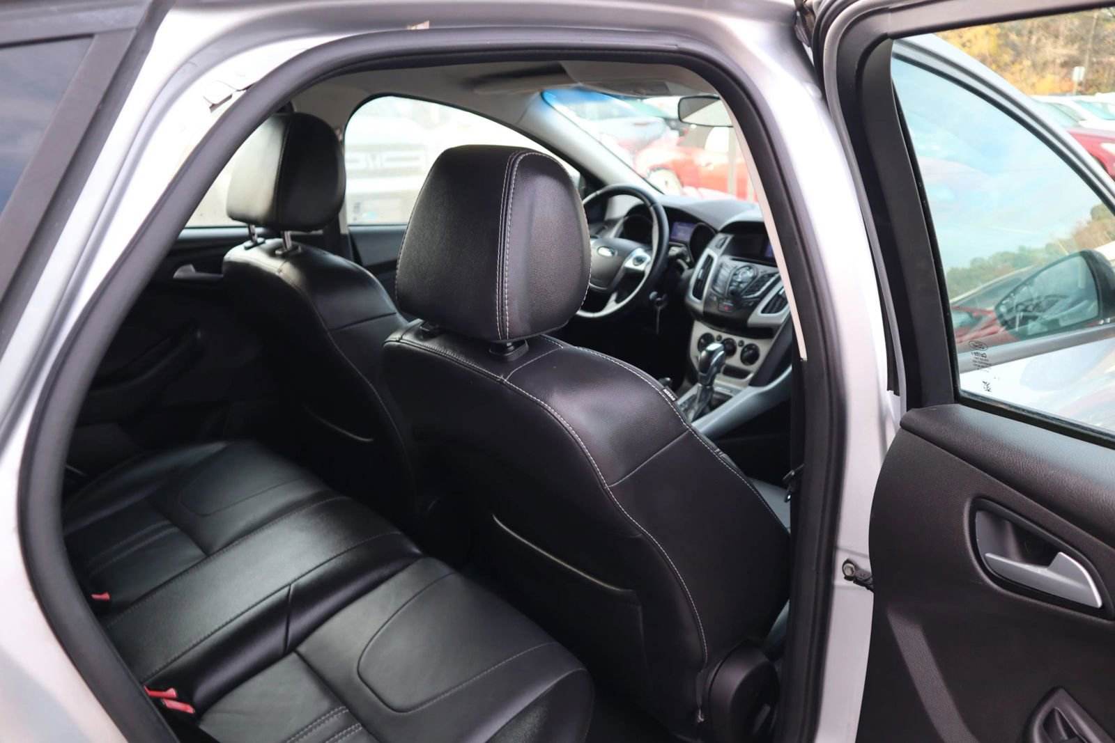 Used 2014 Ford Focus SE w/ Equipment Group 201A image 18