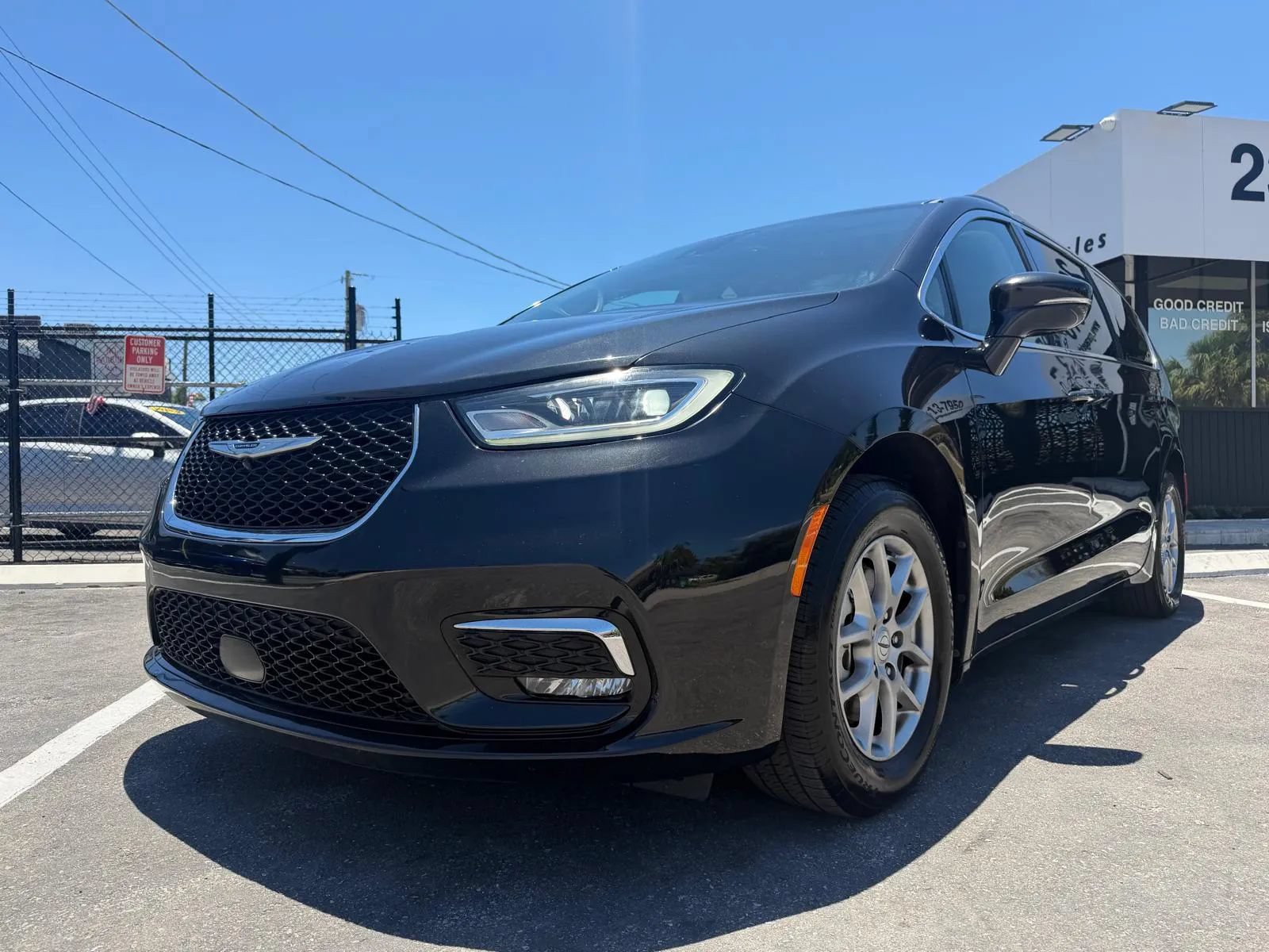 Used 2021 Chrysler Pacifica Touring FWD image 36