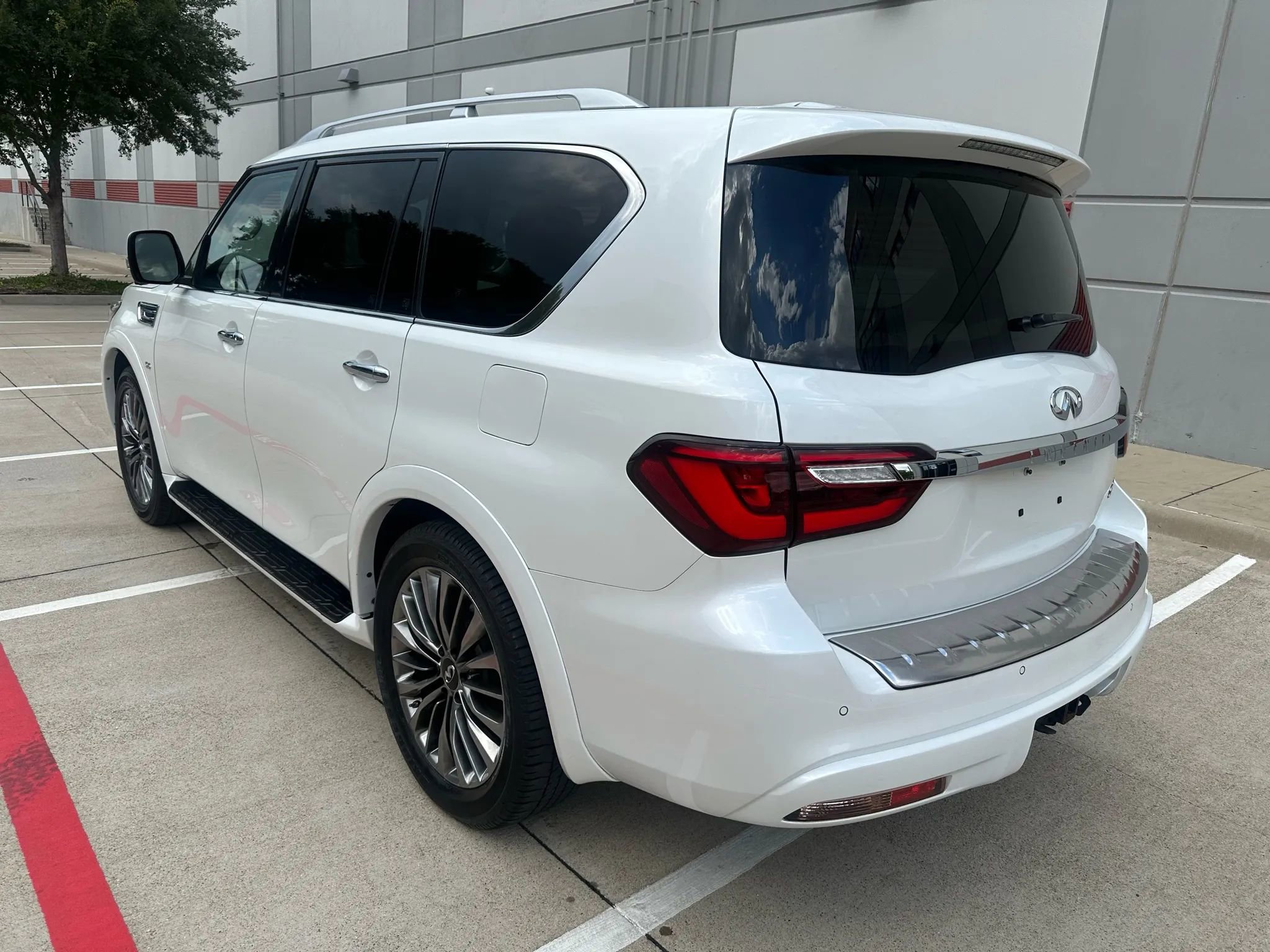 Used 2018 INFINITI QX80 2WD w/ Driver Assistance Package image 12