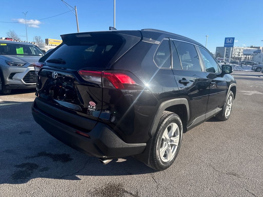 Used 2021 Toyota RAV4 XLE w/ Convenience Package image 9