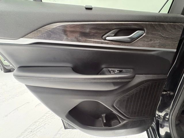 Used 2023 Jeep Grand Cherokee Limited w/ Luxury Tech Group II image 36