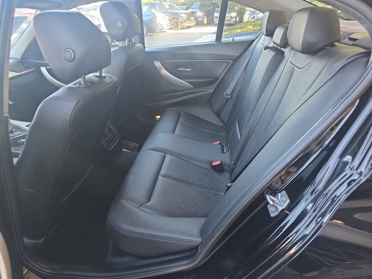 Used 2017 BMW 320i xDrive Sedan AWD/4WD image 11