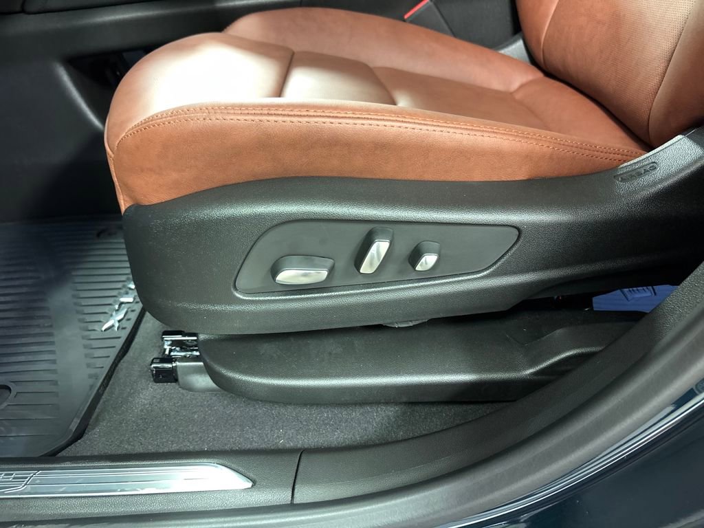 New 2026 Cadillac XT5 Premium Luxury w/ LPO, ONYX Package image 24