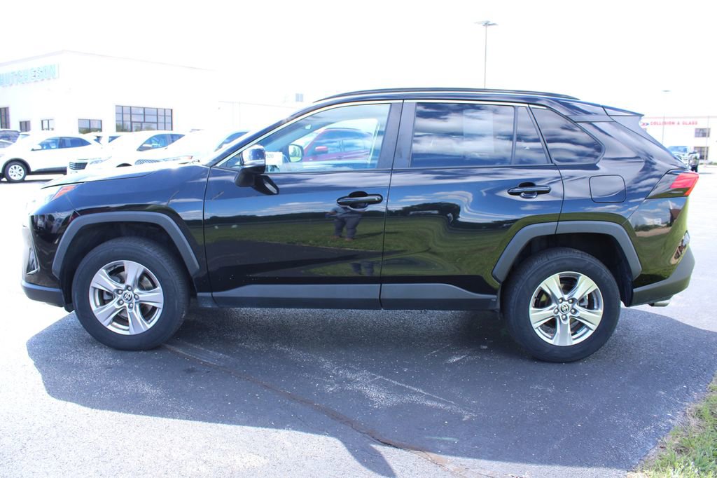 Used 2023 Toyota RAV4 XLE AWD/4WD image 4
