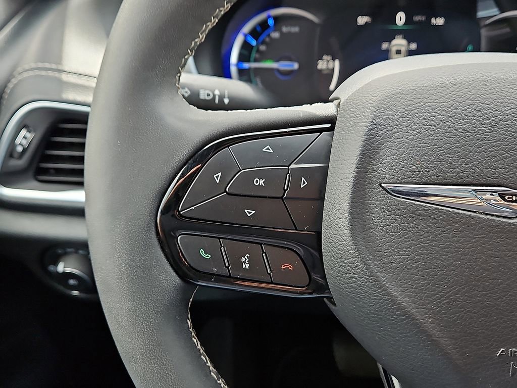 Used 2024 Chrysler Pacifica Premium image 17
