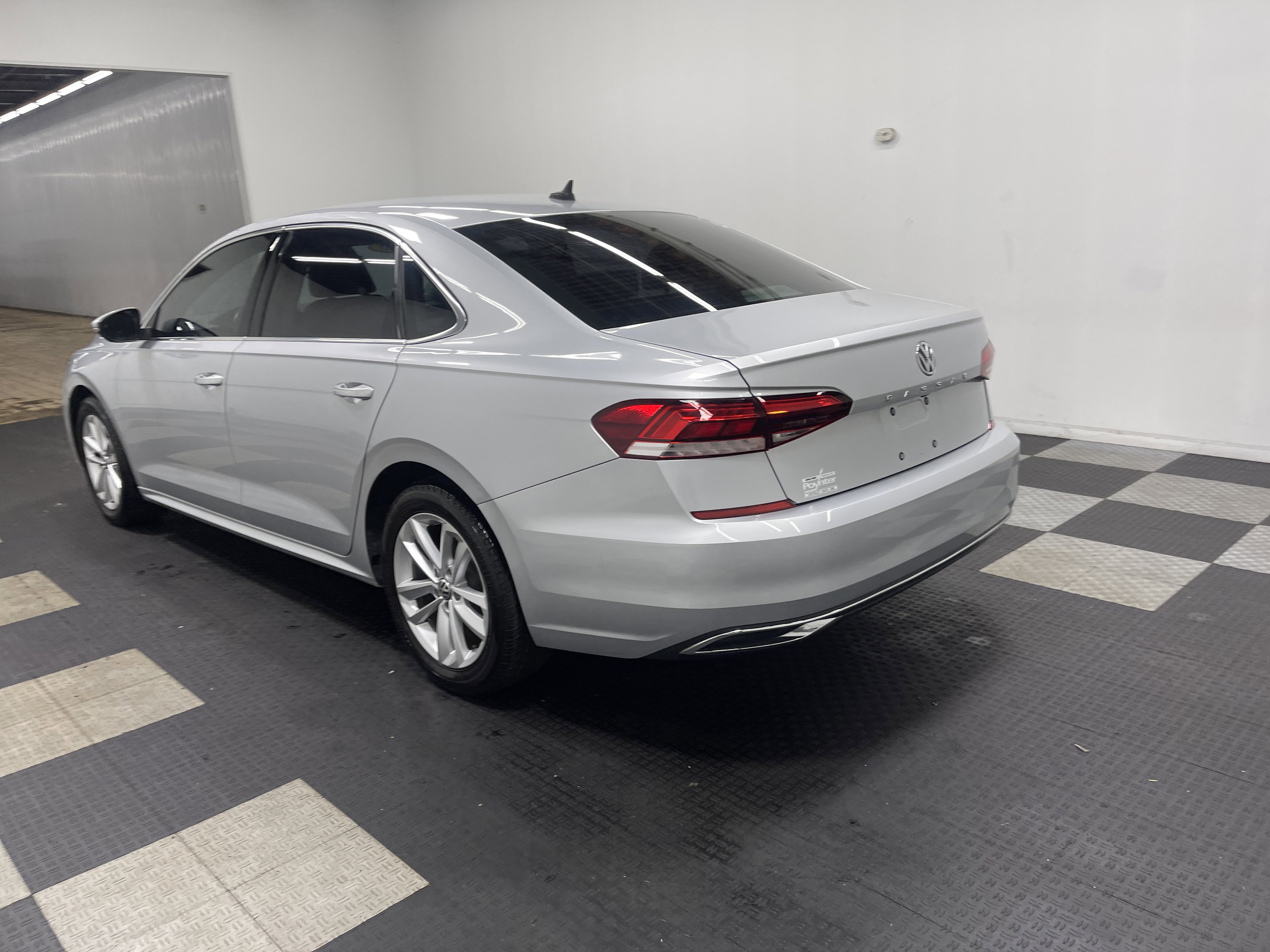 Used 2020 Volkswagen Passat 2.0T SE image 2