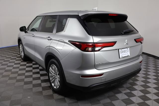 Used 2025 Mitsubishi Outlander ES image 6