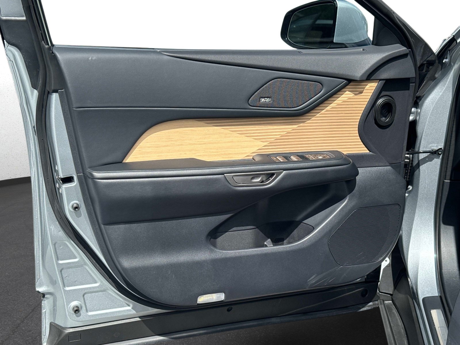 New 2026 Lexus ES 350e FWD image 17