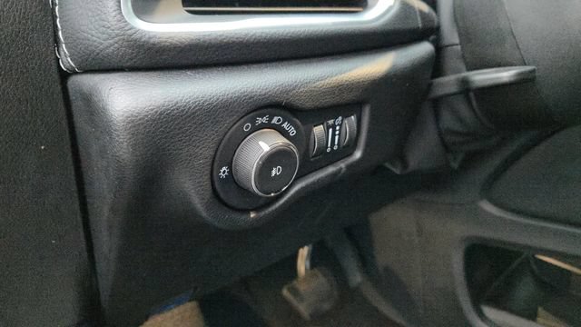 Certified 2023 Chrysler Pacifica Limited w/ Uconnect Theater Family Group AWD/4WD image 14