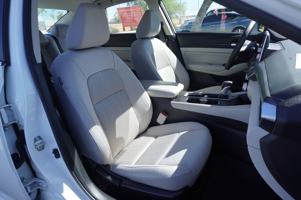 Certified 2025 Nissan Altima 2.5 SV FWD image 12