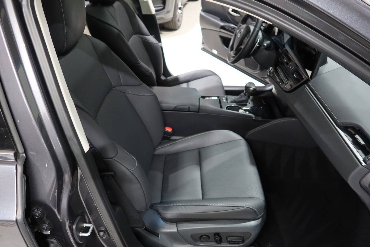 Used 2025 Lexus ES 300h F Sport w/ Accessory Package (Z2) FWD image 13