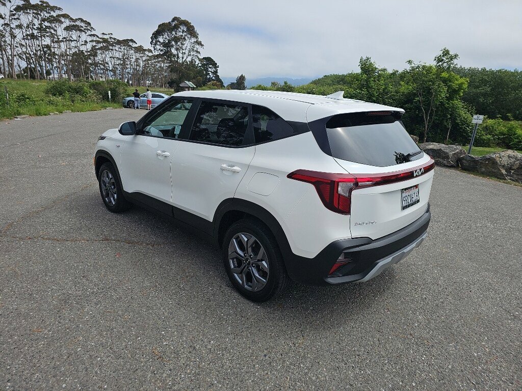 Used 2025 Kia Seltos LX AWD/4WD image 3