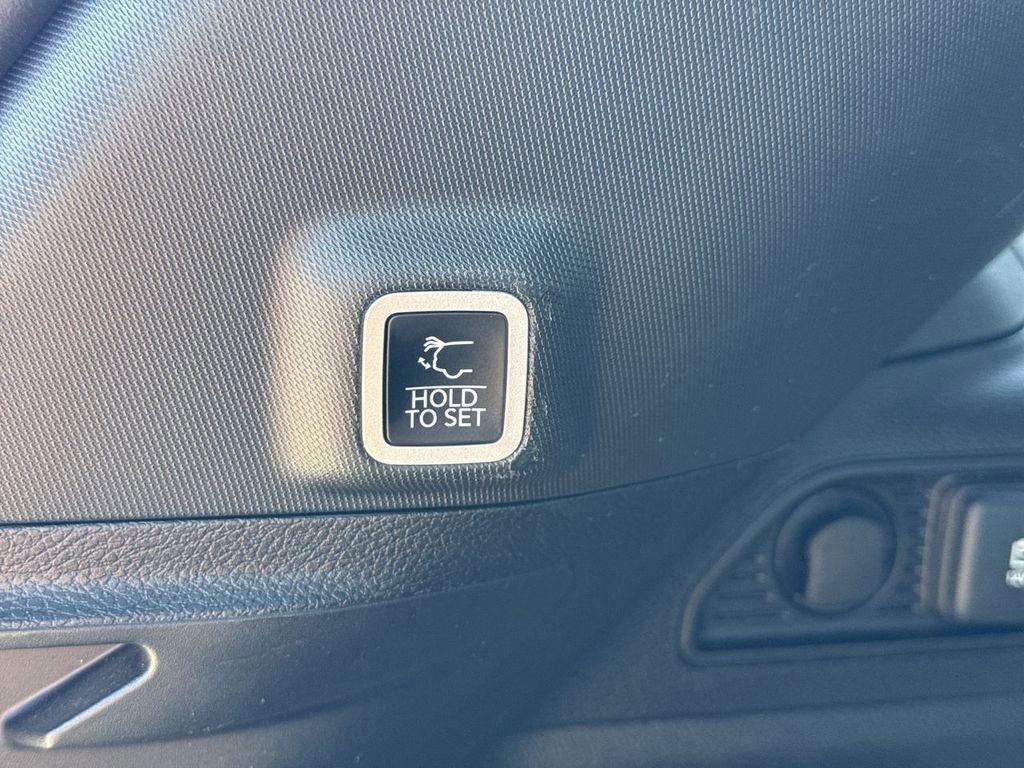 Used 2025 Jeep Grand Cherokee Altitude AWD/4WD image 18