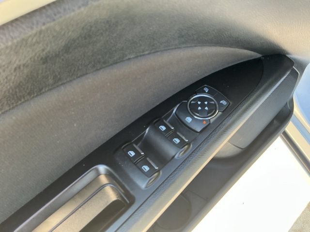 Used 2017 Ford Fusion SE w/ Fusion SE Technology Package FWD image 16