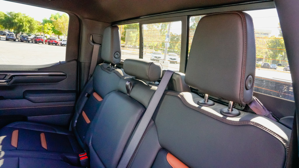 New 2026 GMC Sierra 1500 AT4 w/ AT4 Premium Package AWD/4WD image 12