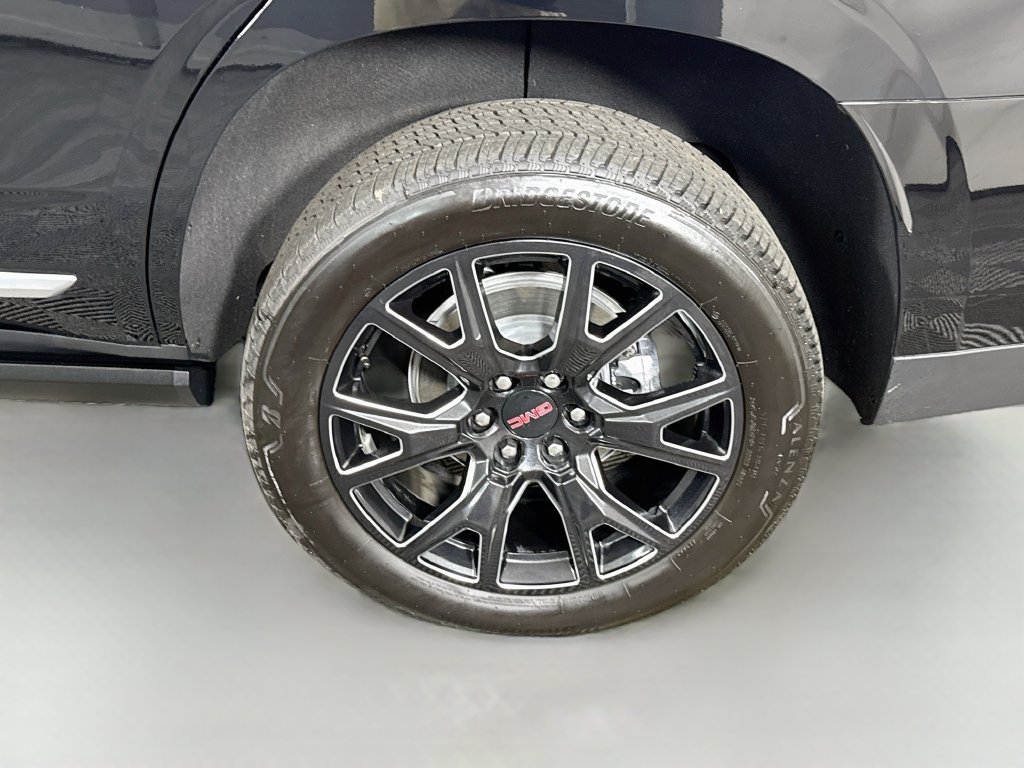 Used 2026 GMC Yukon Denali w/ Sun & Power Step Package AWD/4WD image 39