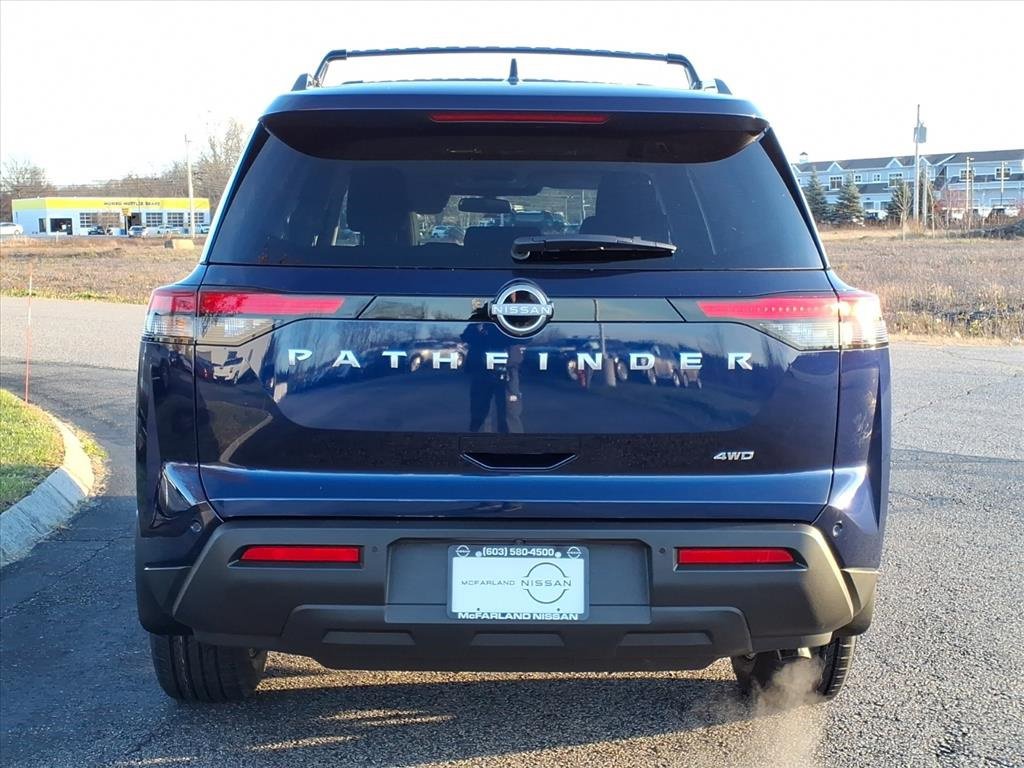 New 2025 Nissan Pathfinder SV image 4