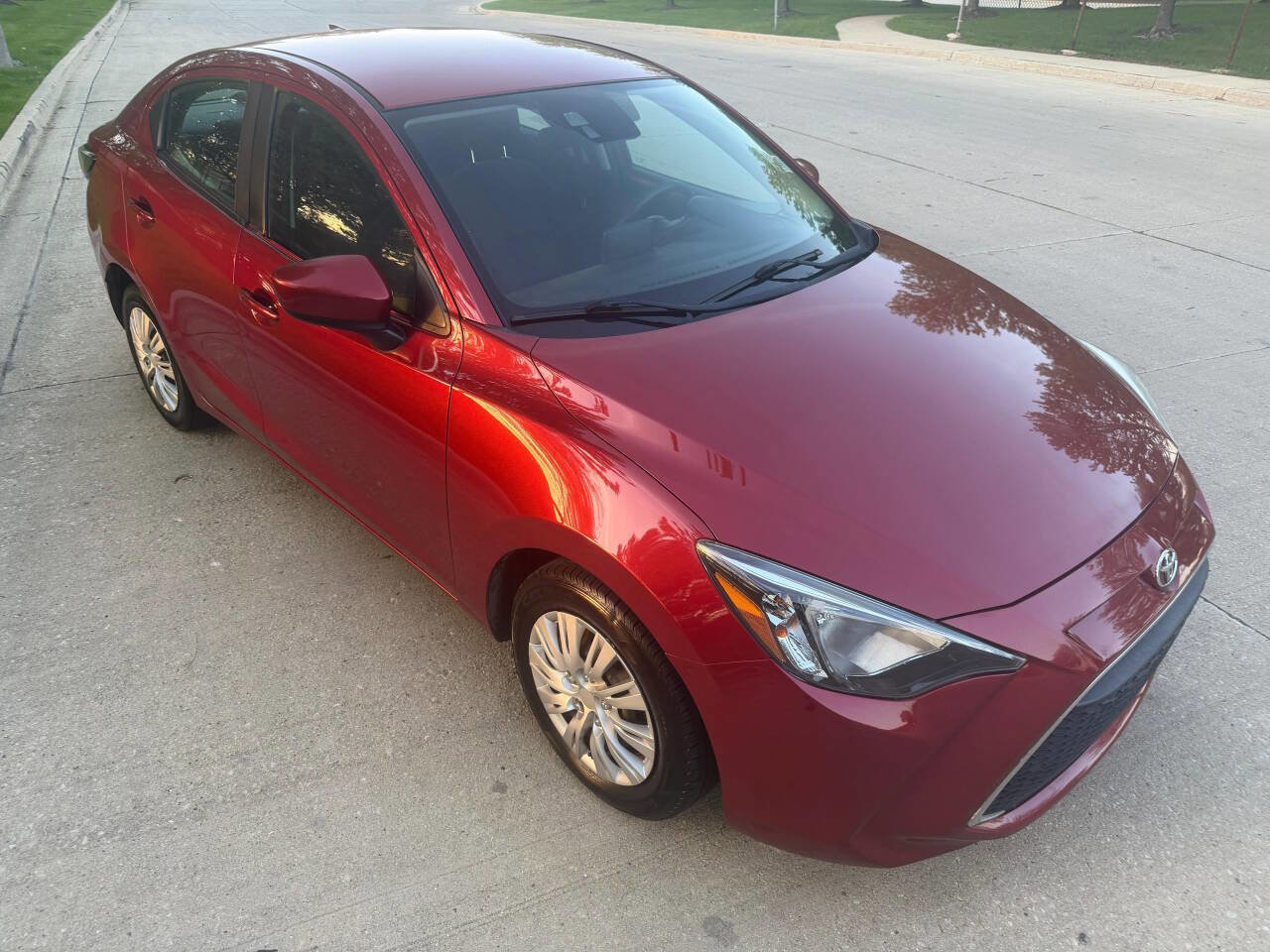 Used 2019 Toyota Yaris L FWD image 1