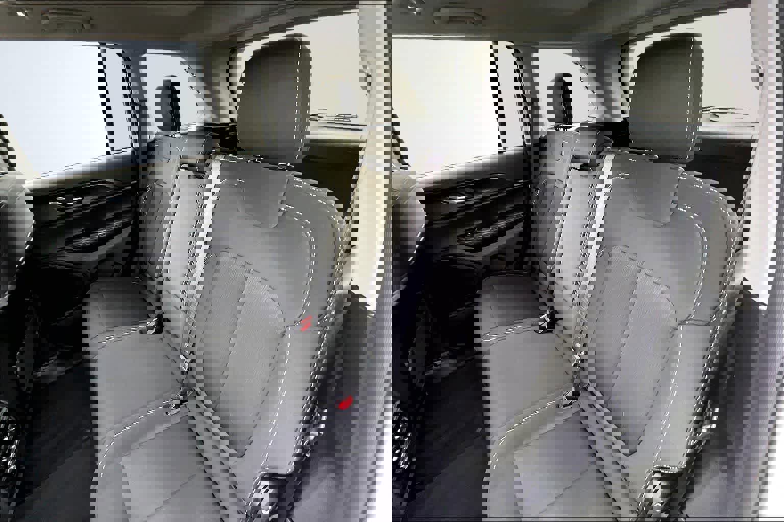 Used 2024 Jeep Grand Cherokee Laredo image 13