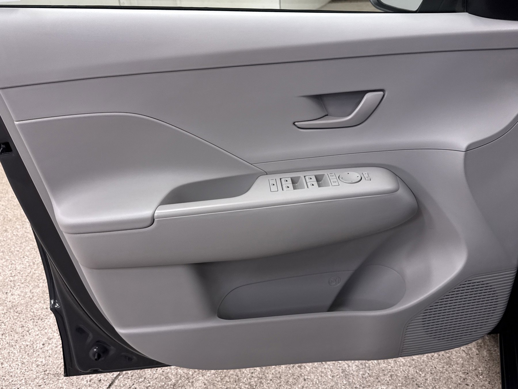 Used 2025 Hyundai Kona SEL image 3