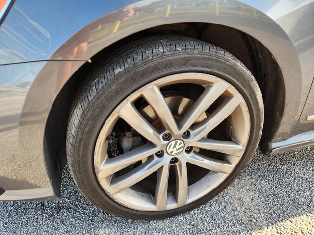 Used 2017 Volkswagen Passat 1.8T R-Line w/ R-Line Lighting Package FWD image 10