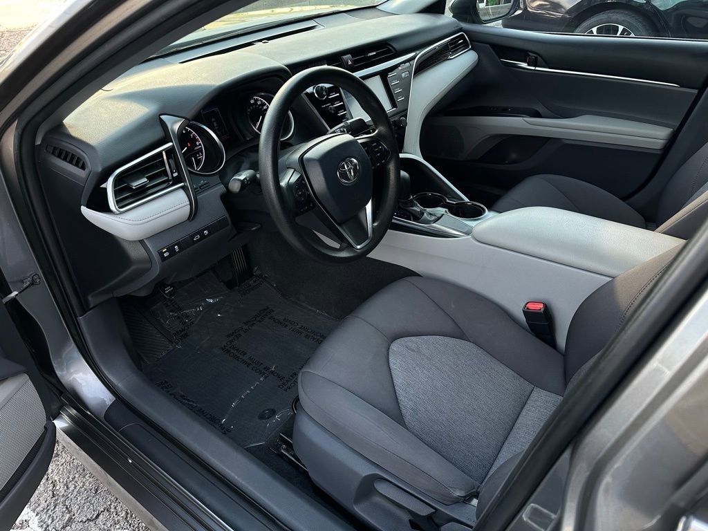 Used 2018 Toyota Camry L image 10