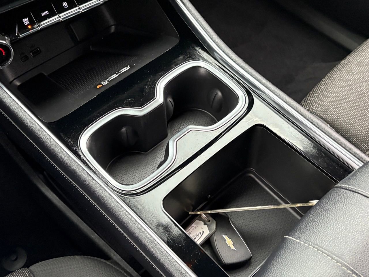 Used 2025 Chevrolet Traverse LT image 20