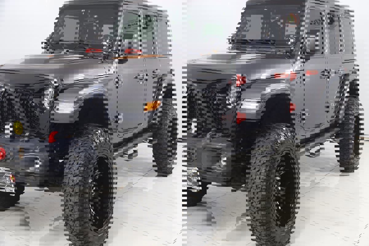 Used 2018 Jeep Wrangler Unlimited Rubicon w/ Dual Top Group AWD/4WD image 56