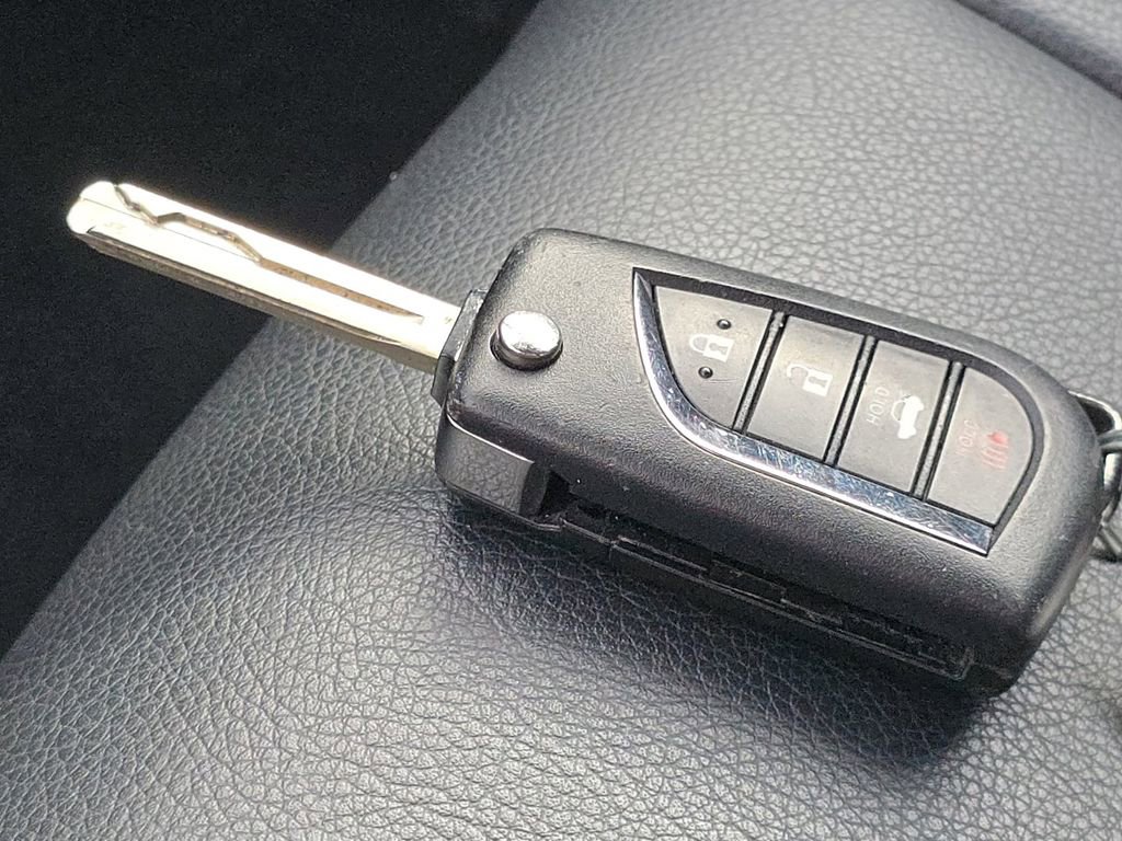 Used 2021 Toyota Camry SE image 33