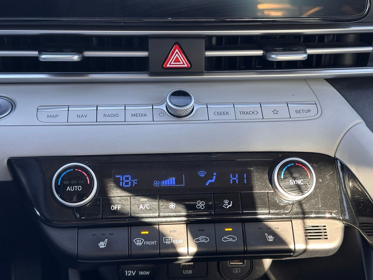 Used 2023 Hyundai Elantra Limited image 33