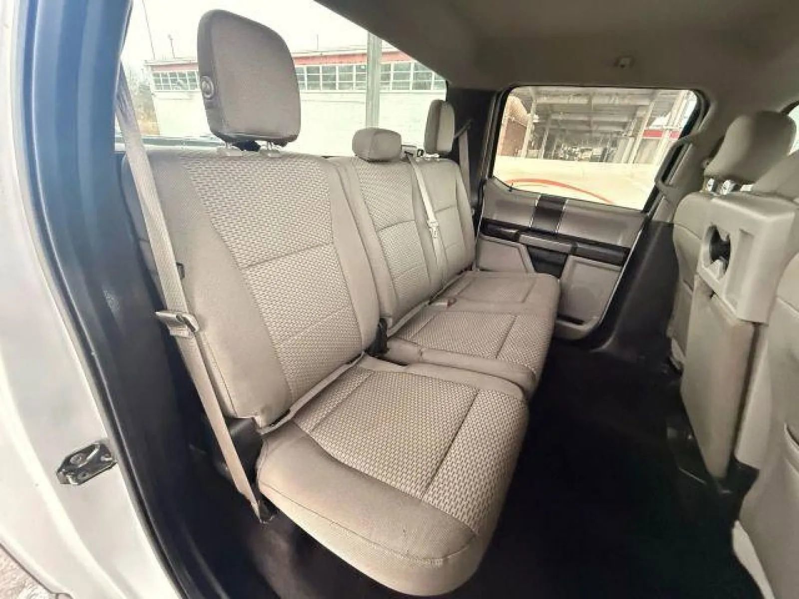 Used 2015 Ford F150 XLT image 23