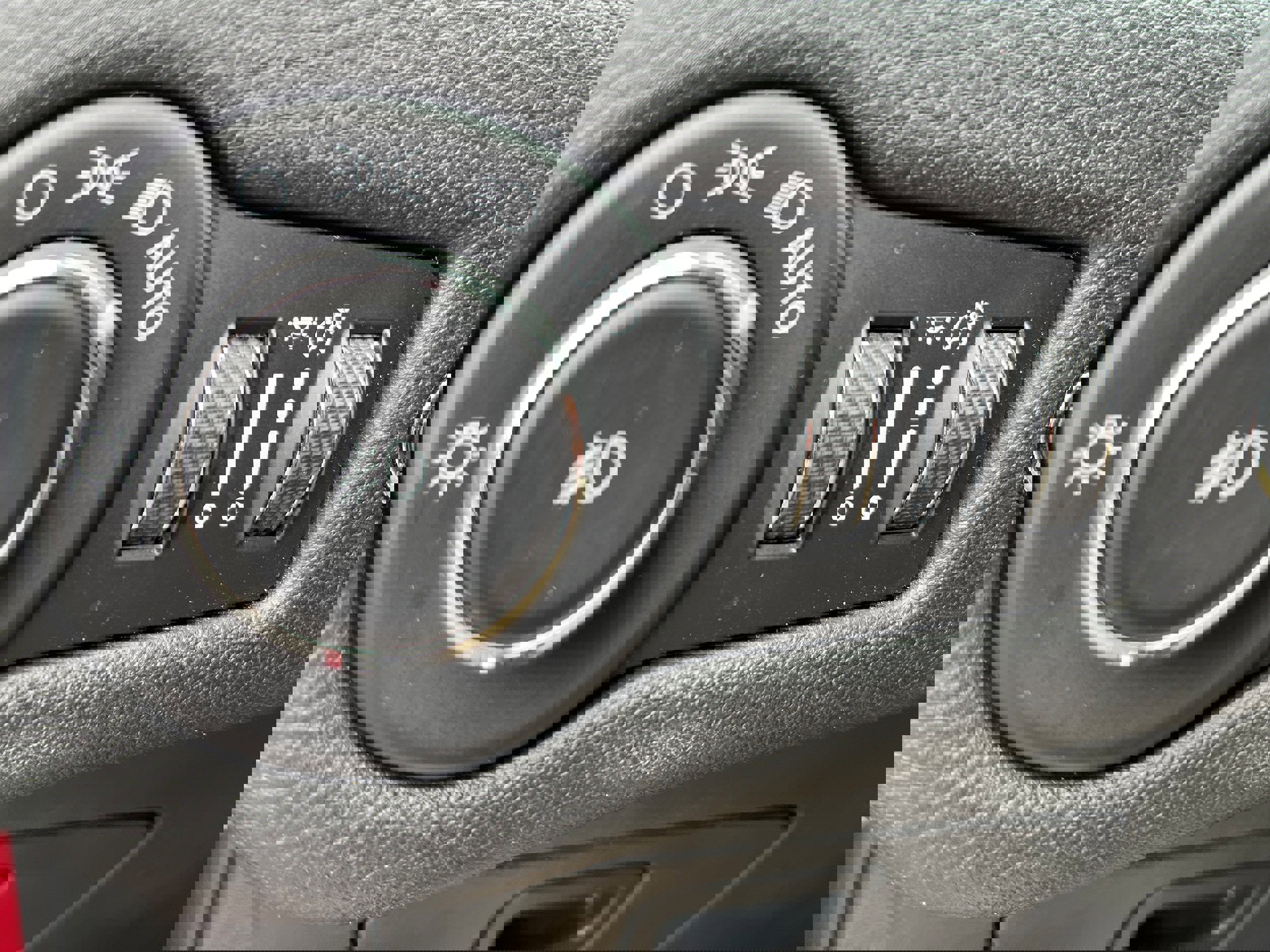 Used 2019 Jeep Cherokee Limited image 22