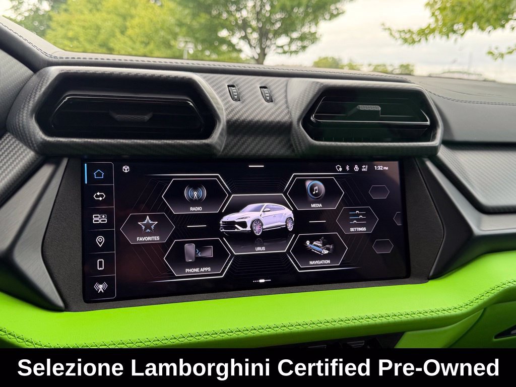 Used 2025 Lamborghini Urus SE AWD/4WD image 35