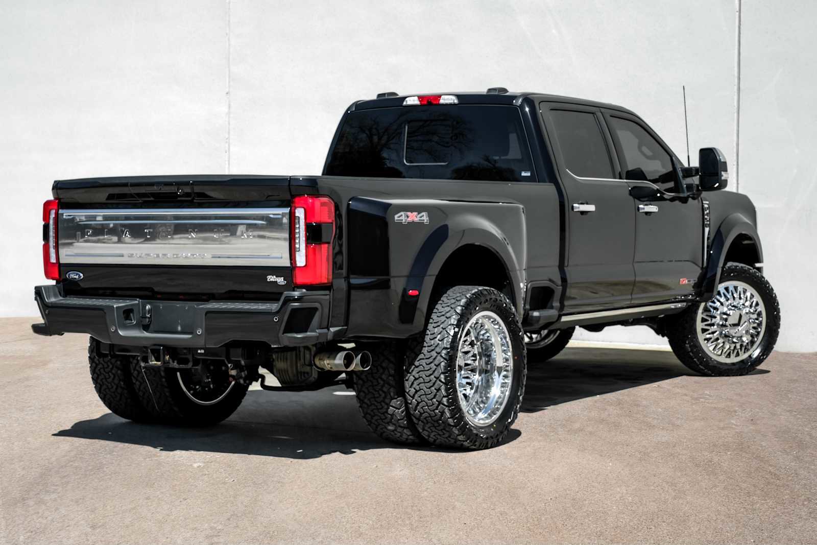 Used 2025 Ford F450 Platinum w/ Platinum Plus Package image 8